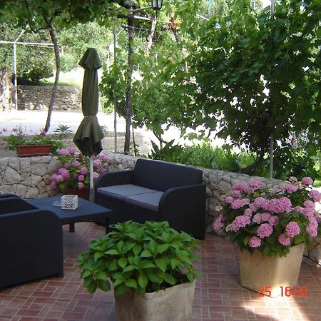 Apartments & Rooms Brna Banjol Bagian luar foto