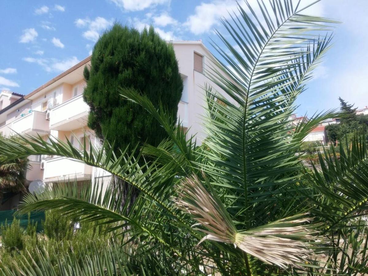 Apartments & Rooms Brna Banjol Bagian luar foto
