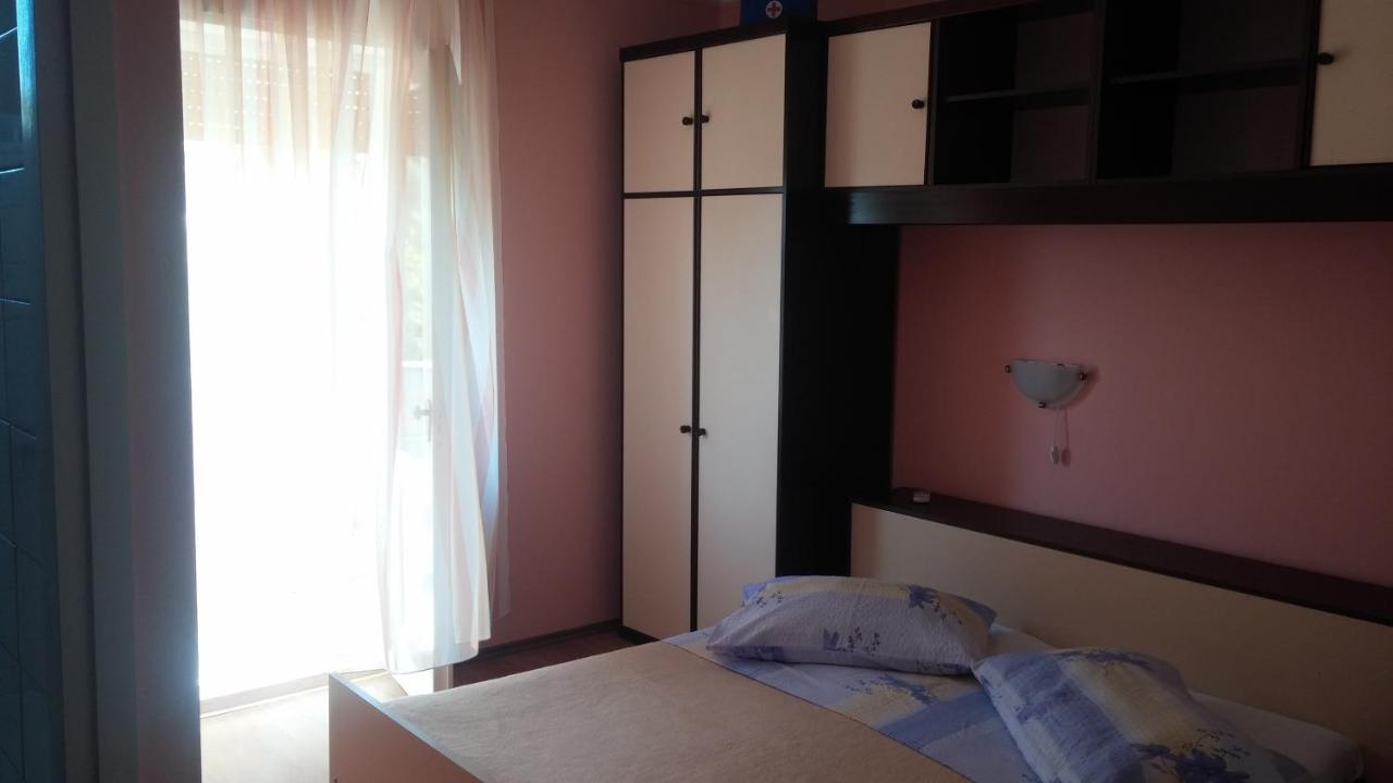 Apartments & Rooms Brna Banjol Bagian luar foto