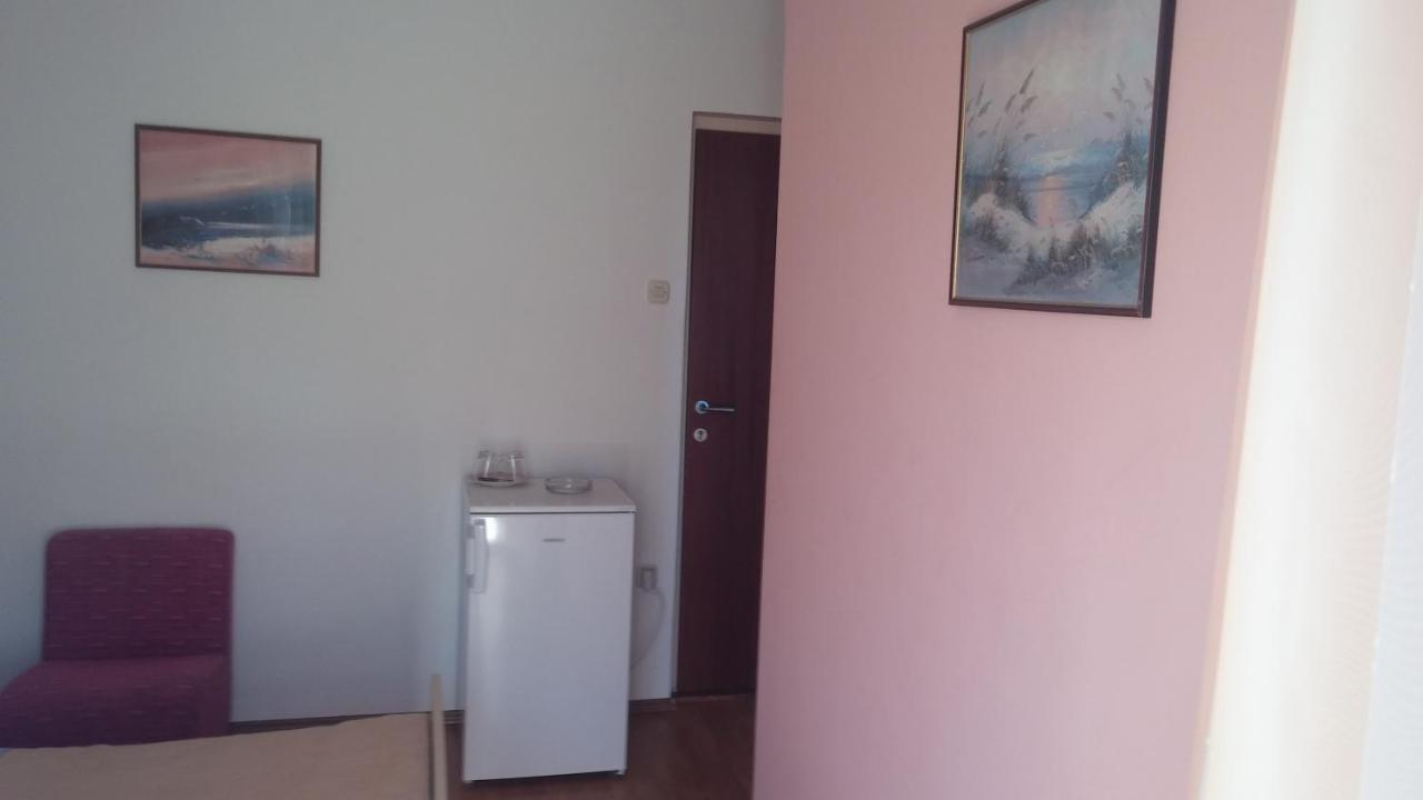 Apartments & Rooms Brna Banjol Bagian luar foto