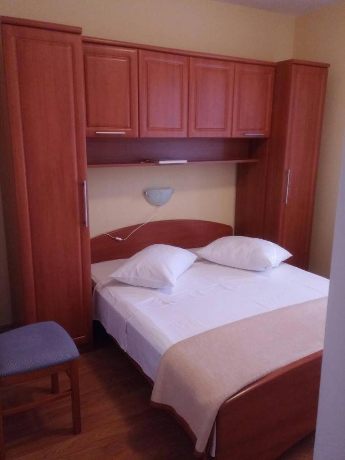 Apartments & Rooms Brna Banjol Bagian luar foto