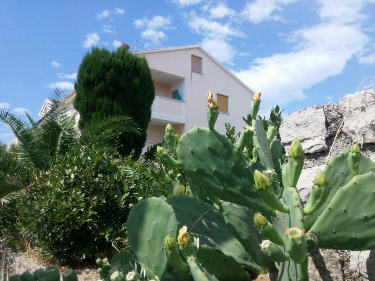 Apartments & Rooms Brna Banjol Bagian luar foto