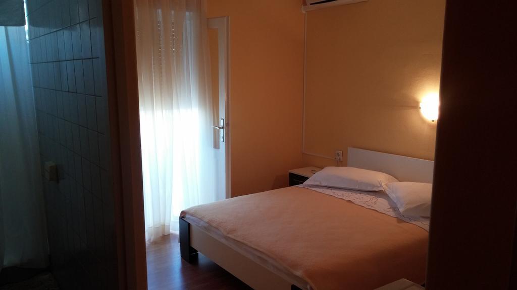Apartments & Rooms Brna Banjol Bagian luar foto