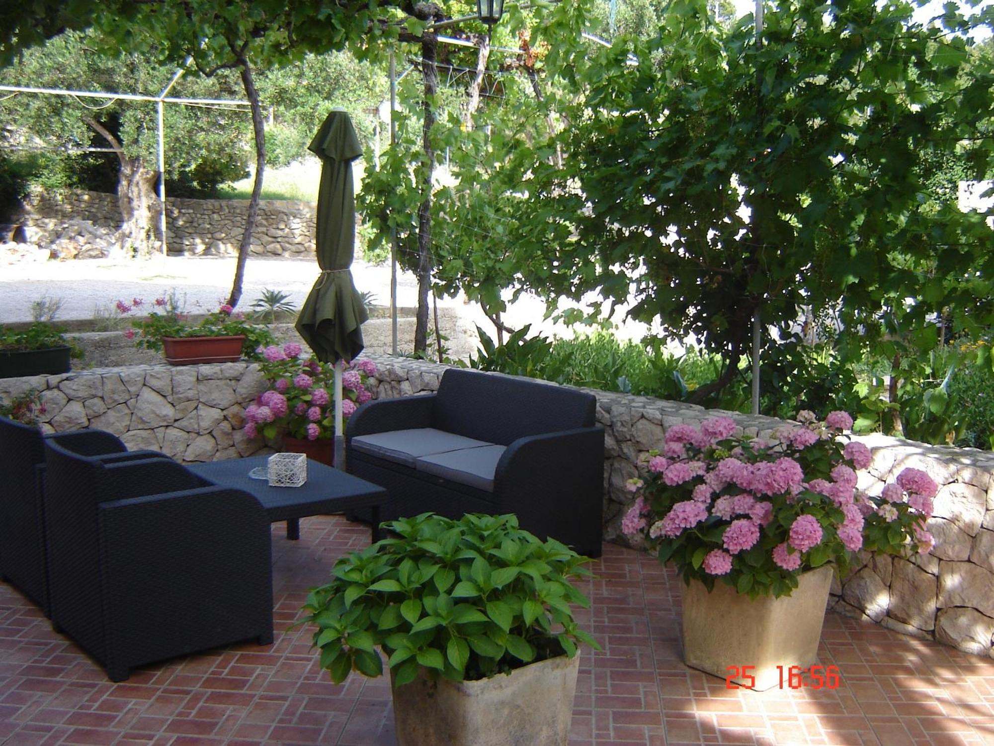 Apartments & Rooms Brna Banjol Bagian luar foto