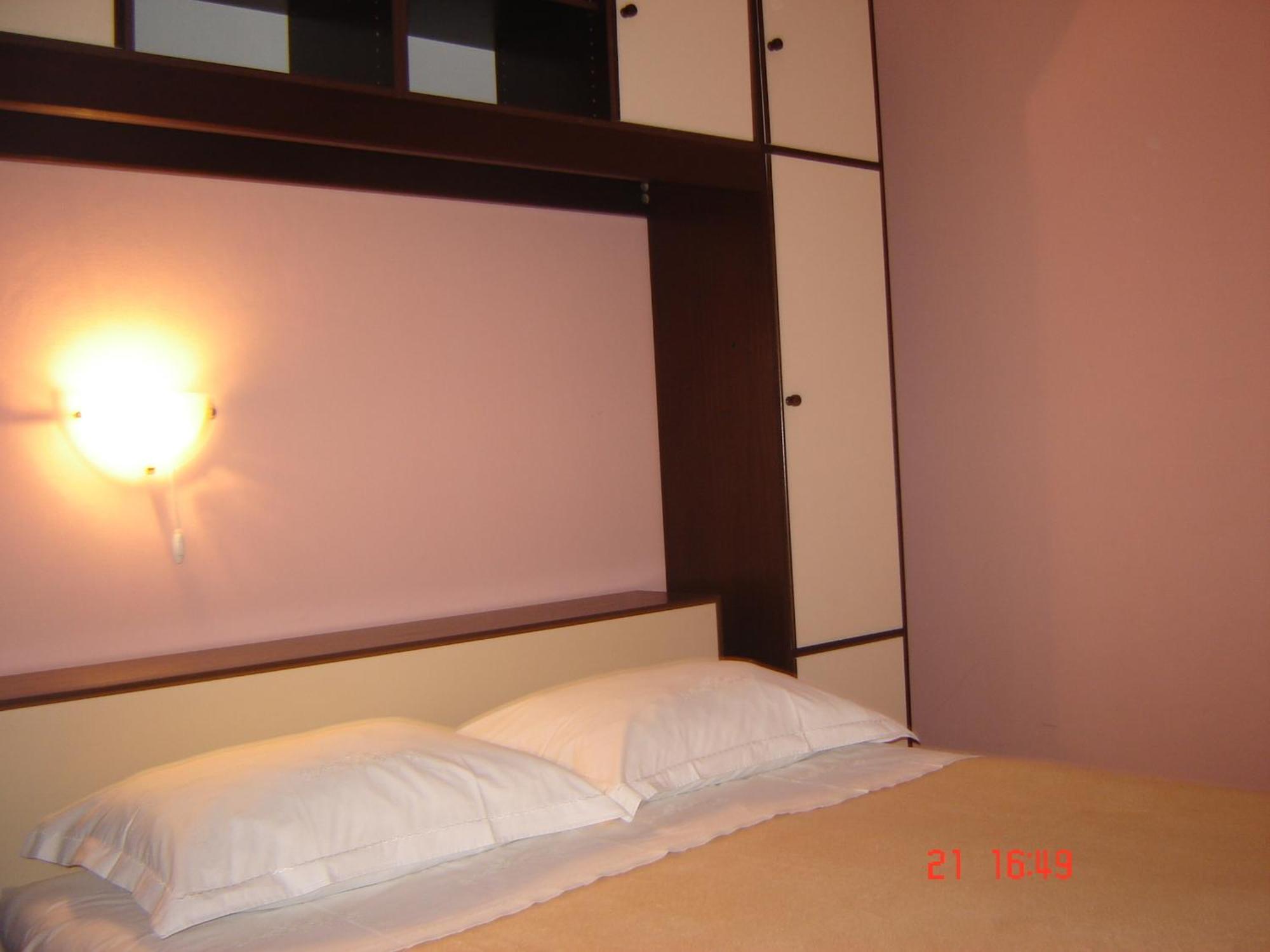 Apartments & Rooms Brna Banjol Ruang foto