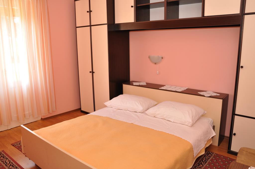 Apartments & Rooms Brna Banjol Ruang foto