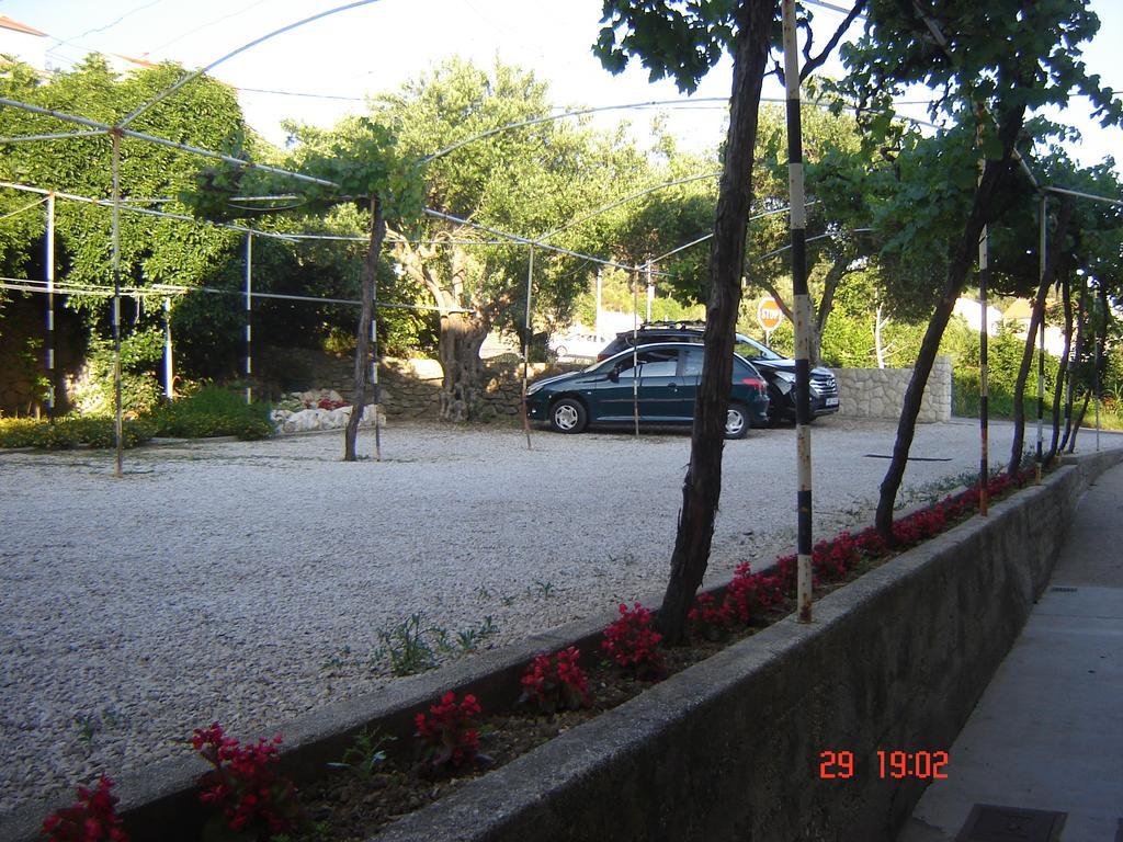 Apartments & Rooms Brna Banjol Bagian luar foto