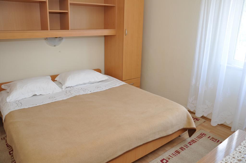 Apartments & Rooms Brna Banjol Ruang foto