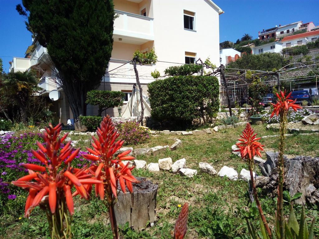 Apartments & Rooms Brna Banjol Bagian luar foto