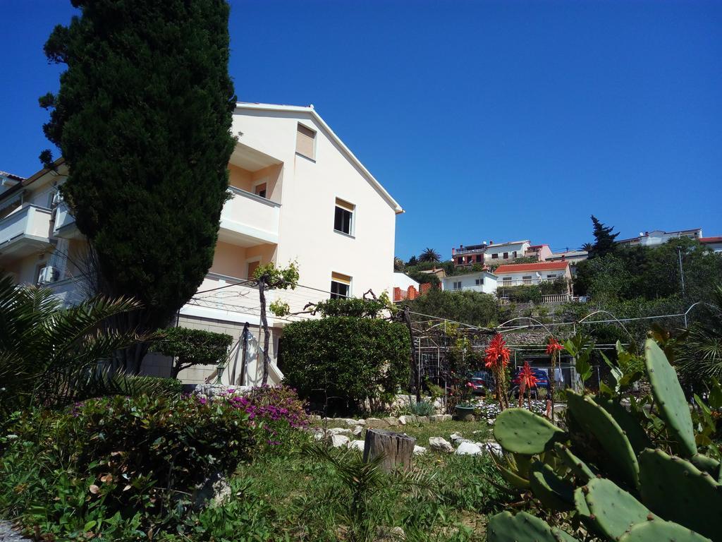 Apartments & Rooms Brna Banjol Bagian luar foto