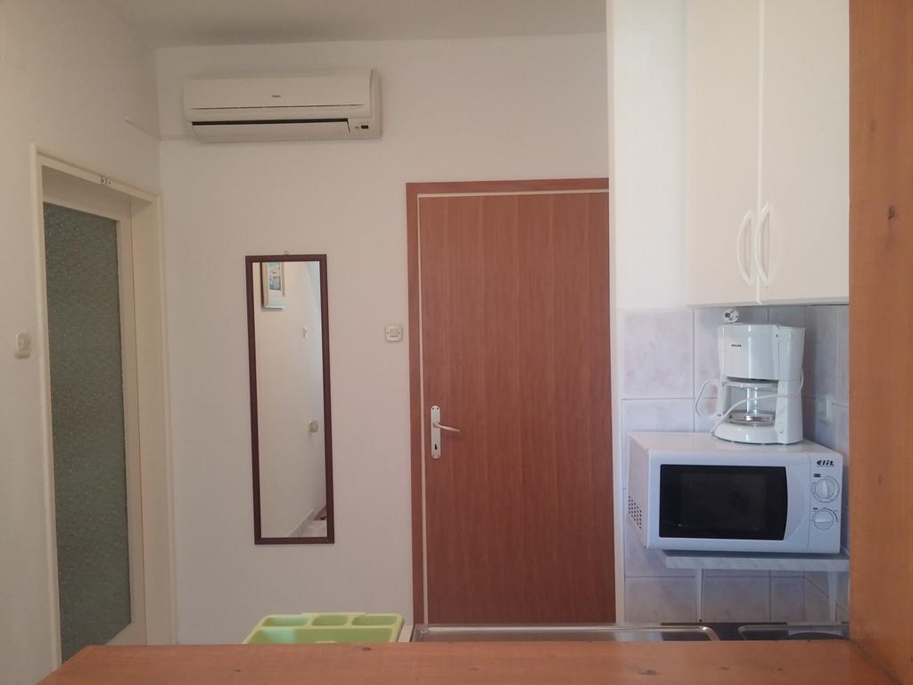 Apartments & Rooms Brna Banjol Bagian luar foto
