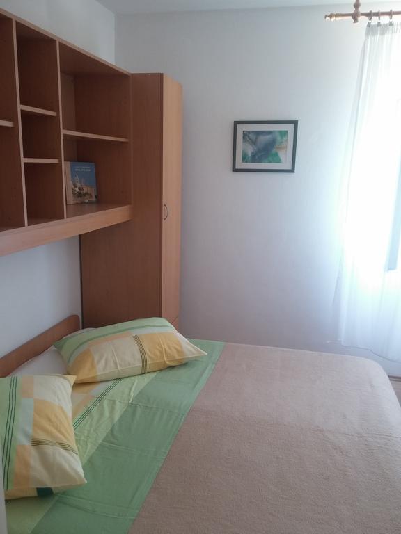 Apartments & Rooms Brna Banjol Bagian luar foto
