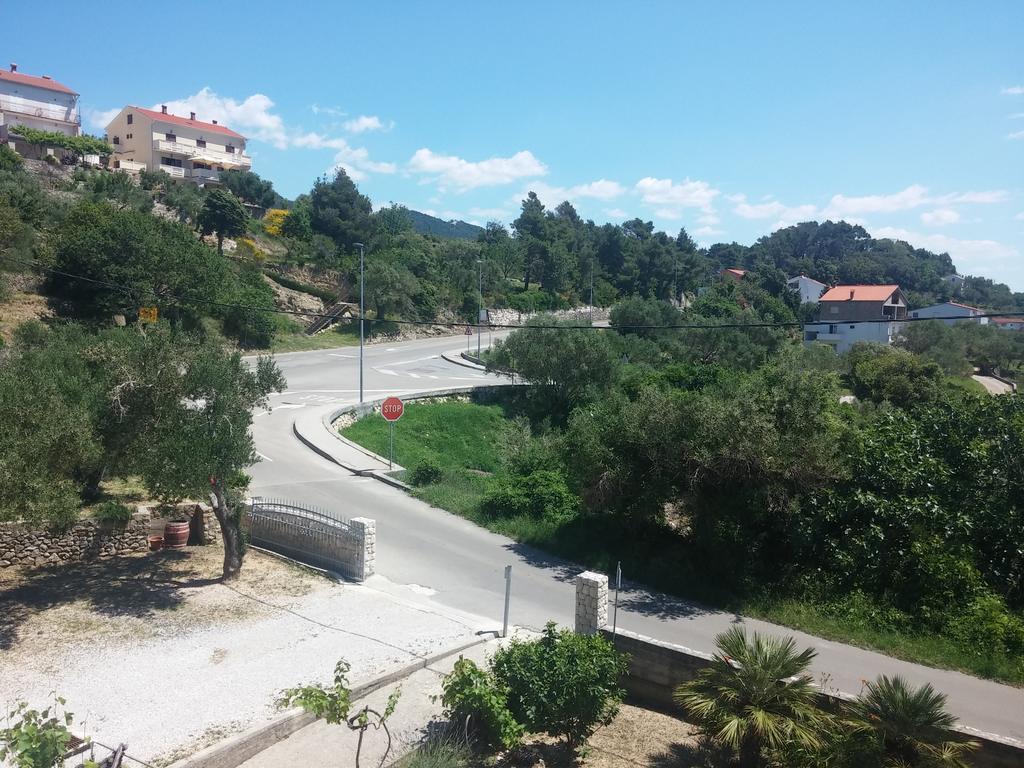 Apartments & Rooms Brna Banjol Bagian luar foto