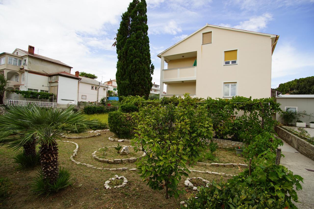 Apartments & Rooms Brna Banjol Bagian luar foto