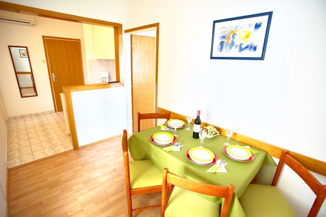 Apartments & Rooms Brna Banjol Bagian luar foto