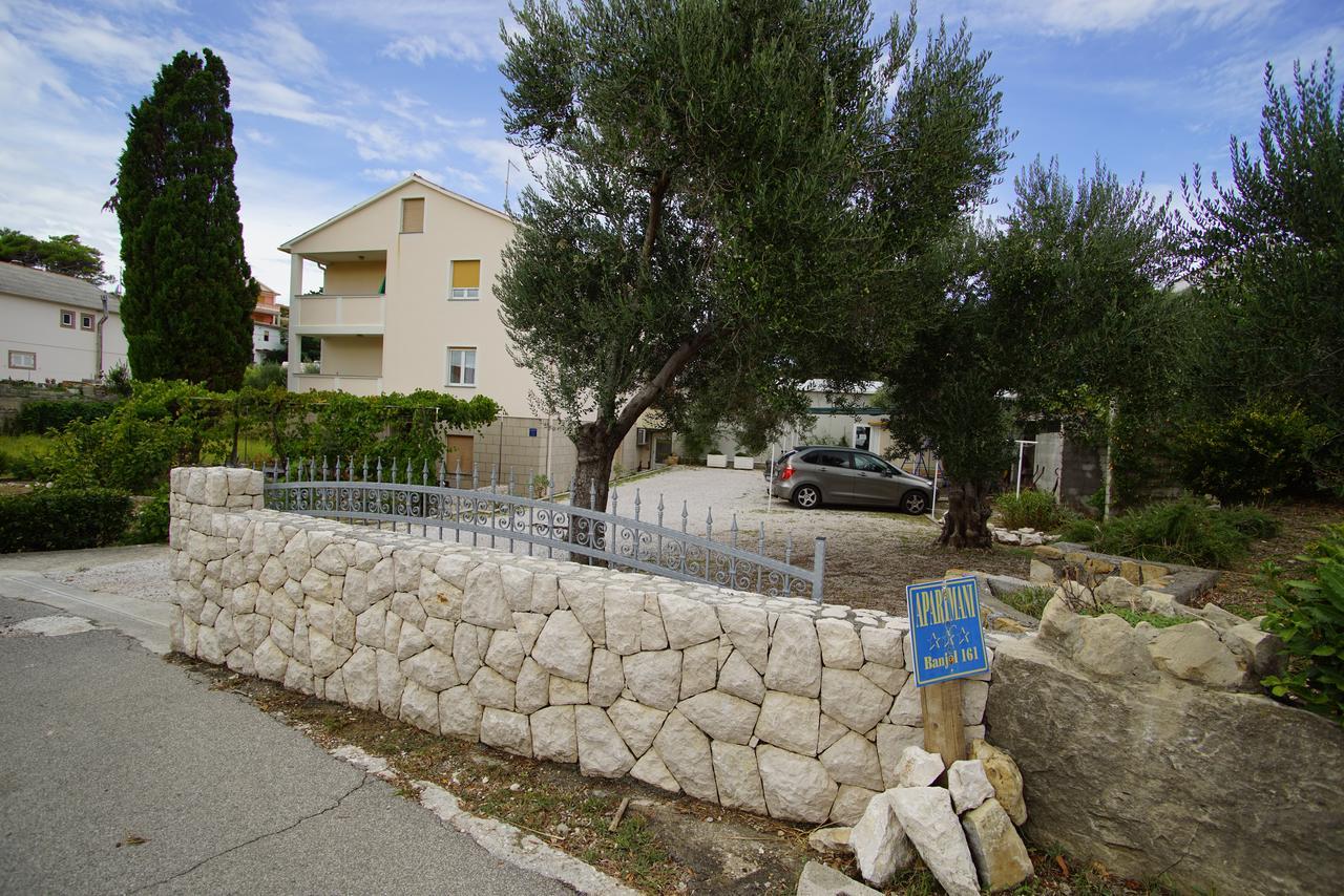 Apartments & Rooms Brna Banjol Bagian luar foto