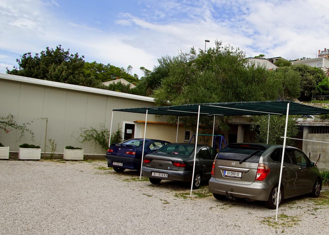 Apartments & Rooms Brna Banjol Bagian luar foto
